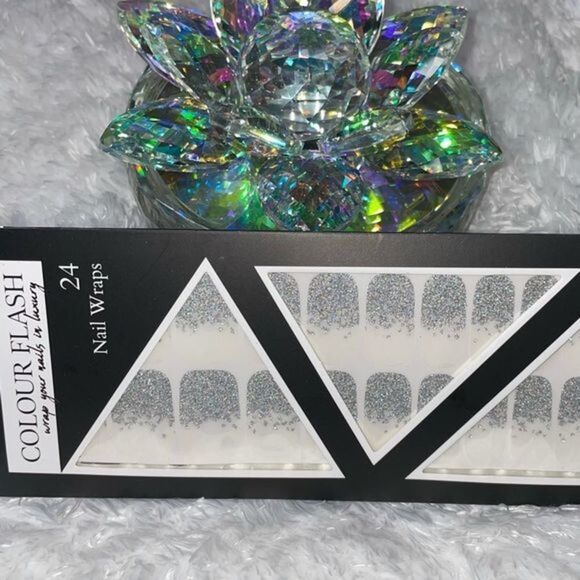 Colour Flash - Magician Dust, silver fading holographic glitter design - Picture 3 of 7